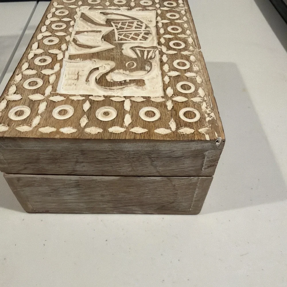Hand‎ carved Wooden Elephant Hinged Jewlery Trinket Box Whitewash